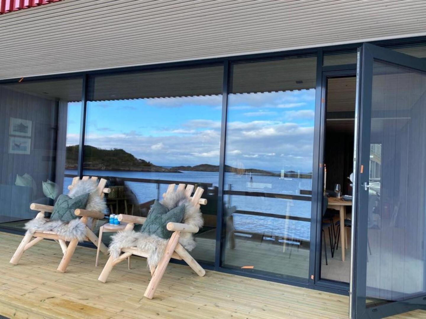 Waterfront Apartment With Panoramic Sea View Henningsvær Eksteriør bilde