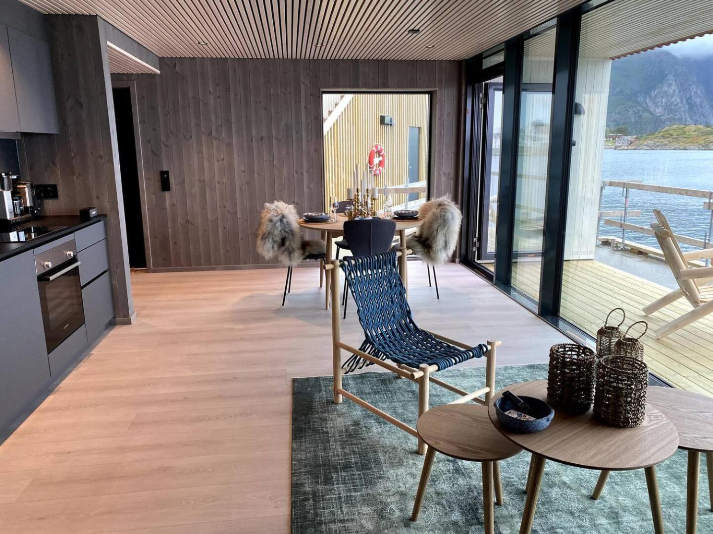 Waterfront Apartment With Panoramic Sea View Henningsvær Eksteriør bilde