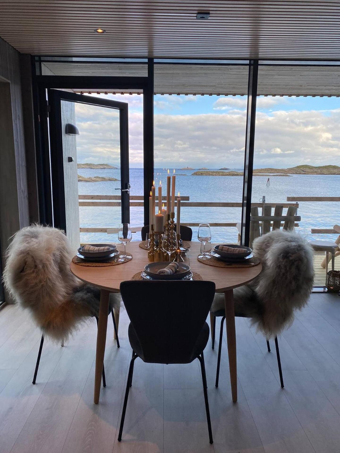 Waterfront Apartment With Panoramic Sea View Henningsvær Eksteriør bilde